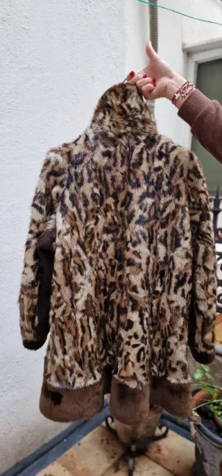 Abrigo de piel natural .