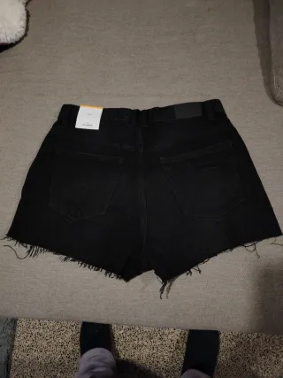 Vaqueros cortos Pull&Bear negro talla 40 de mujer