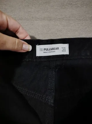 Vaqueros cortos Pull&Bear negro talla 40 de mujer
