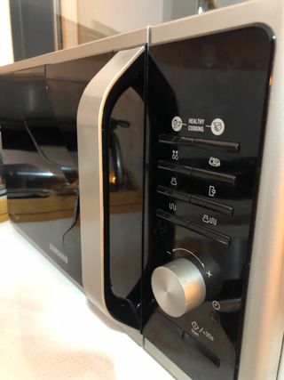 Microondas Samsung con interior cerámico