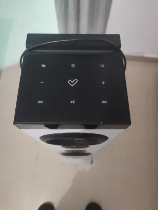 Altavoz Torre Blanco y Negro