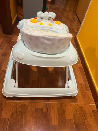 Andador para bebé color azul claro