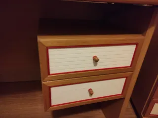 Pupitre Escritorio y mesilla de madera.