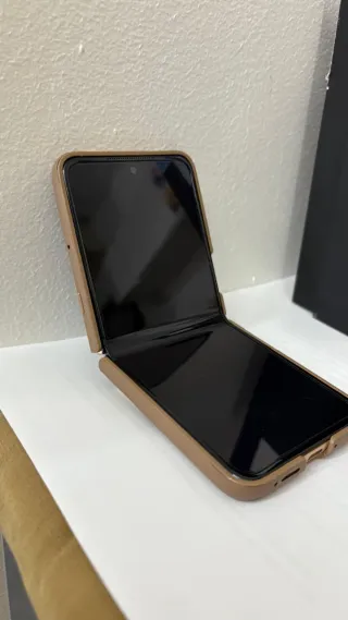 Motorola modelo: razr 60 ultra.