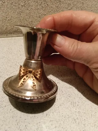 Tres palmatorias plateadas