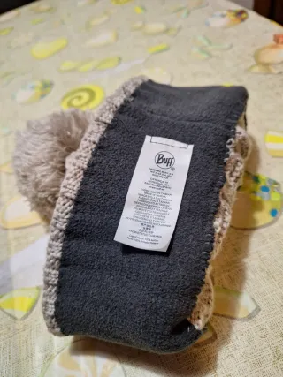 Cappello Buff Grigio con Pompon