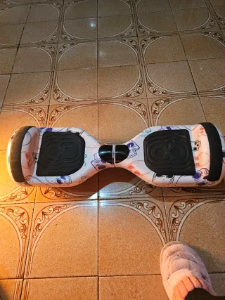 Hoverboard con diseño de calaveras