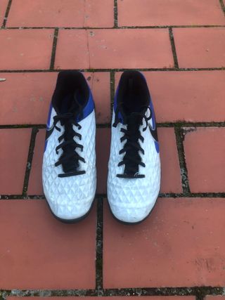 Zapatillas Nike Tiempo Fútbol Blancas y Azules