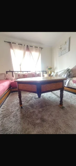 Elegante Mesa de centro de madera tallada a mano