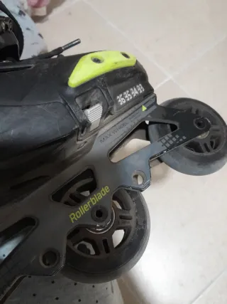 Patines en línea Rollerblade negros y amarillos