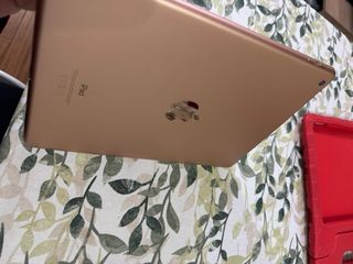 iPad 6ª Gen 32GB Dorado