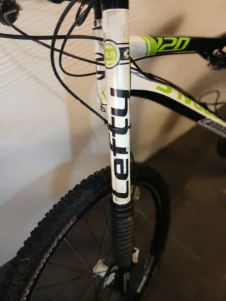 Bicicleta MTB Cannondale V20