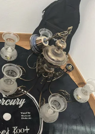 Lámpara de araña con tulipas de cristal