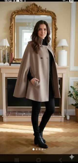 Abrigo Capa Stradivarius marrón Beige Talla Única