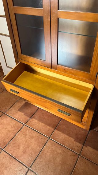 Vitrina madera con cajones