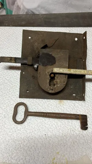 Serratura in ferro battuto