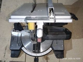 Sierra Circular Ingletadora con Mesa