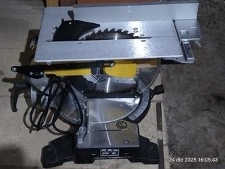 Sierra Circular Ingletadora con Mesa