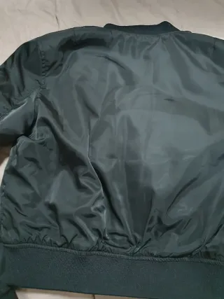 Chaqueta bomber Pull and Bear negra