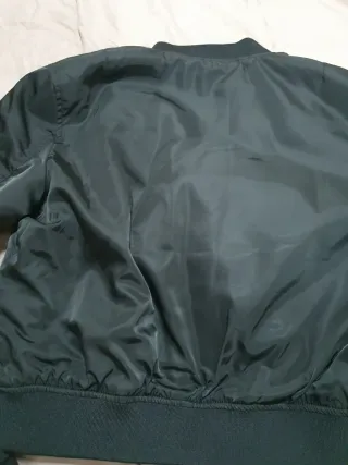 Chaqueta bomber Pull and Bear negra