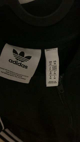 Chaqueta Adidas Negra con Rayas Blancas