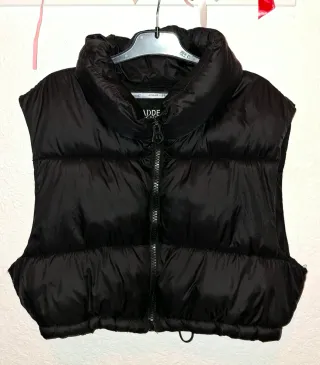 Chaleco Negro Corto Stradivarius