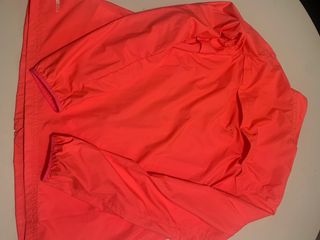Cortavientos running Puma naranja neón