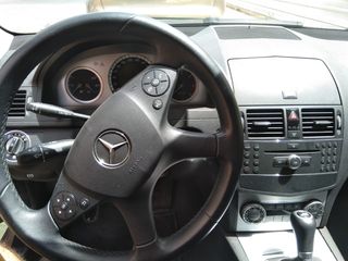 Mercedes-Benz Clase C 220 Avantgarde. Año 2008.