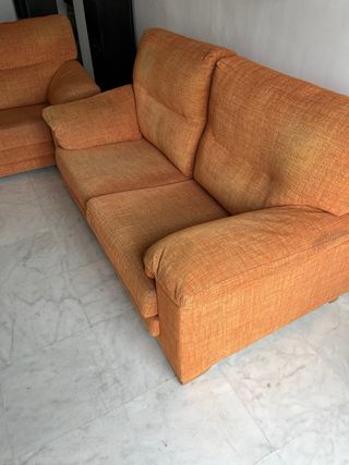 2 fofas naranja de tela. Los dos x 100€.