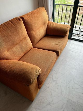 2 fofas naranja de tela. Los dos x 100€.