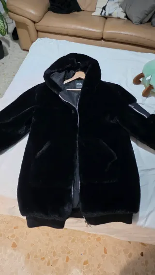 Chaquetón pelo ZARA negro