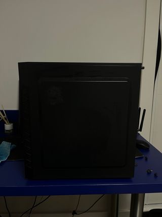 PC Sobremesa Negro y Multicolor