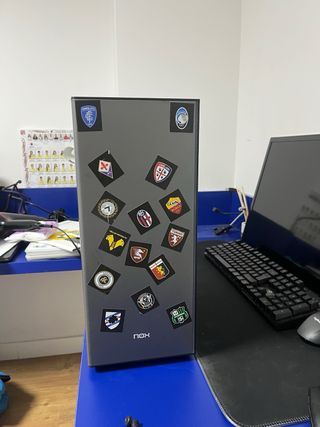 PC Sobremesa Negro y Multicolor