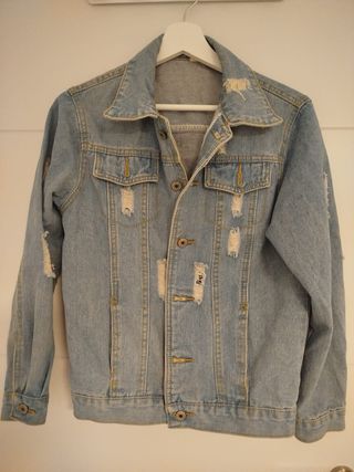 Chaqueta vaquera desgastada