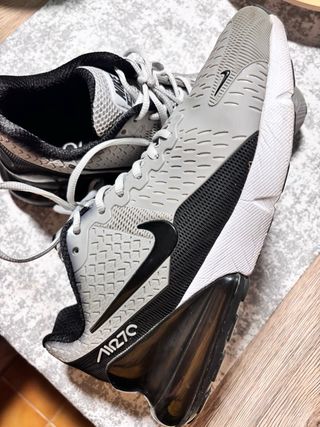 Nike Air 270 Zapatillas Grises y Negras