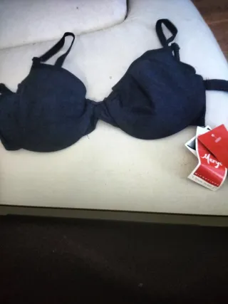 Sujetador negro sin estrenar,chica