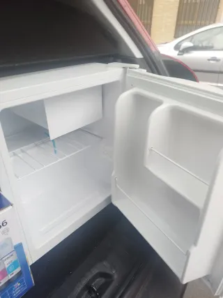 Nevera pequeña nueva