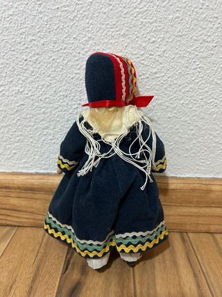 Muñeca Porcelana Vintage Traje Regional