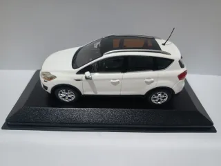 Maqueta Ford Kuga escala 1/43 Minichamps