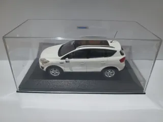Maqueta Ford Kuga escala 1/43 Minichamps