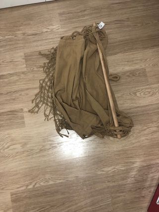 Hamaca de tela resistente con barra de madera