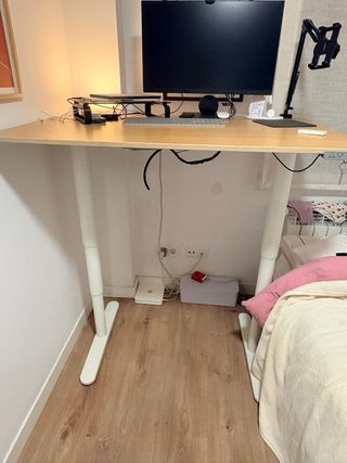 Escritorio Elevable Ikea Madera y Blanco