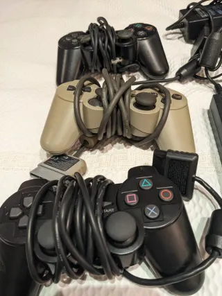 Consola PlayStation 2 con 3 mandos