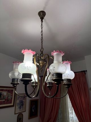 Lámpara de techo colgante dorada y rosa