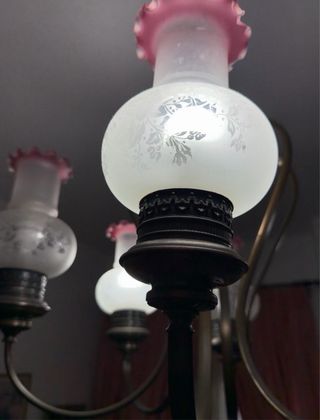 Lámpara de techo colgante dorada y rosa