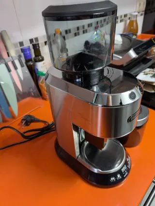 Pack: Cafetera De'Longhi + Molinillo Eléctrico