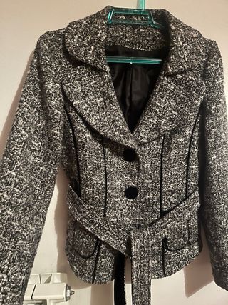 Chaqueta elegante gris y negra
