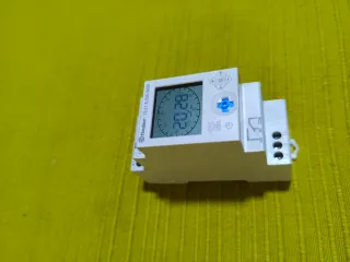 Interruptor digital Finder 12.51.8.230.0000