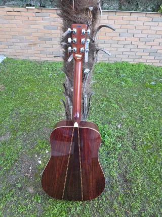Guitarra Sandré con funda.