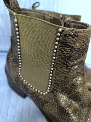 Botines verdes con tachuelas